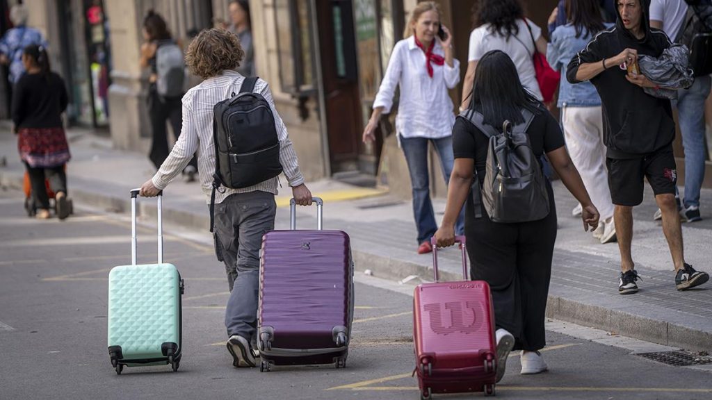 El Mundo Today | Barcelona presenta la Zona Roja de aparcamientos solo para turistas