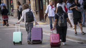 El Mundo Today | Barcelona presenta la Zona Roja de aparcamientos solo para turistas